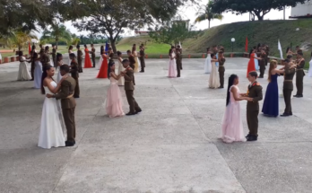Celebran quince colectivo en escuela militar Camilo Cienfuegos de Contramaestre