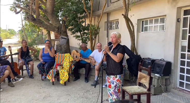 Peña cultural “Bajo la sombra del Nim”, una experiencia de aprendizaje comunitario 1 Peña cultural en Contramaestre