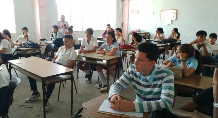 Intensifican preparación para exámenes de ingreso en Contramaestre 1 Estudiantes de preuniversitario en exámenes de ingreso