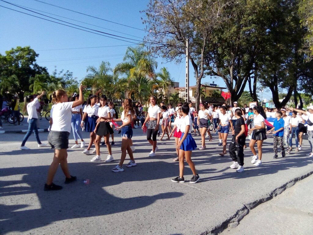Inició desfile del proletariado en Contramaestre 11 494645300 24165933329676817 4954120182351775860 n
