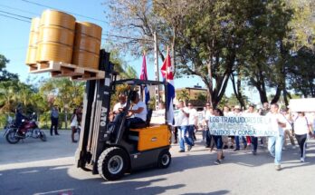 Inició desfile del proletariado en Contramaestre 3 Desfile en Contramaestre