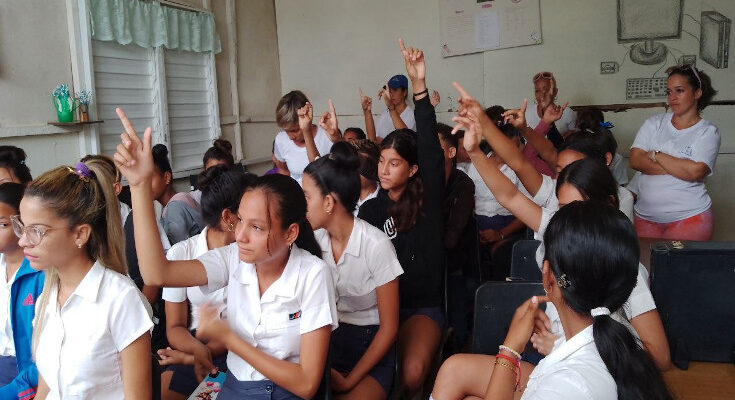 Se alistan niveles educativos de Secundaria Básica y Preuniversitario para el curso escolar 2025-2026 1 Primera infancia y enseñanza primaria en Contramaestre, prestos para el inicio del curso escolar Despertar el interés por el aprendizaje desde edades tempranas, supone uno de los objetivos de la educación, tanto en la primera infancia como en la enseñanza primaria, en el municipio de Contramaestre. 2.834 / 5.000 Early Childhood and Primary Education in Contramaestre, Ready for the Start of the School Year