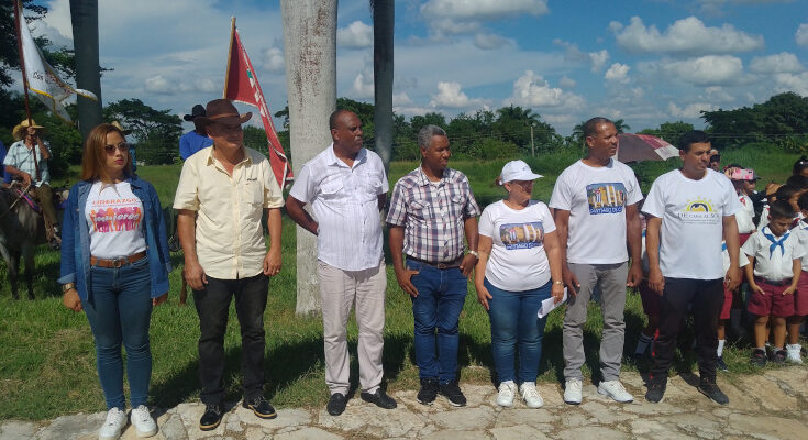 Participan autoridades de Contramaestre en entrega de la Bandera 65 aniversario de la ANAP a Granma 1 Bandera 65 aniversario de la ANAP