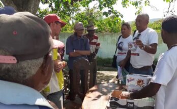 Damnificados de Melissa reciben donaciones de los CDR