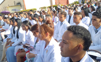 Nuevos egresados de la Filial de Ciencias Médicas de Contramaestre recibieron el título que los acredita como profesionales de la salud pública.