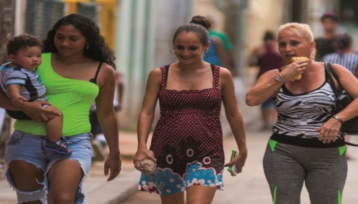 Derechos de la mujer, una lucha en el mundo de Internet 1 En redes sociales existe un bebate acerca de la pertinencia de los derechos de la mujer, que nos obliga a reflexionar sobre la vida de las féminas.