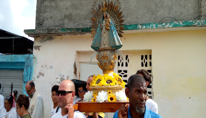 La Virgen María recorre las calles de Contramaestre 1 La virgen María, Patrona de Cuba, como la nombró en una ocasión el papado romano, recorrió las calles del casco histórico del municipio de Contramaestre este 8 de septiembre.